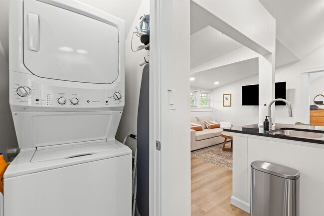 Building Photo - 221 Ardmore Dr