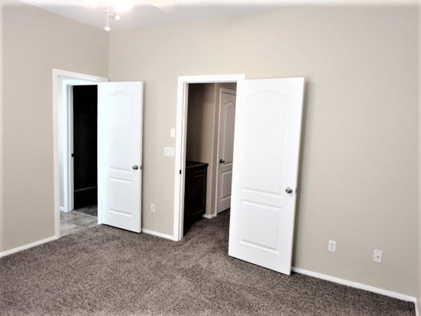 Building Photo - 681 Taliput Palm Pl