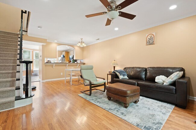Building Photo - Sunlit Downing Creek townhome with private deck, open layout, and easy access to Duke, UNC, and RTP.
