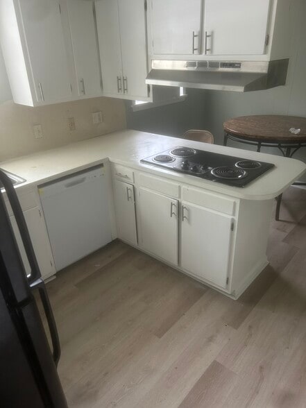 stove area in kitchen - 1835 N Alameda Dr
