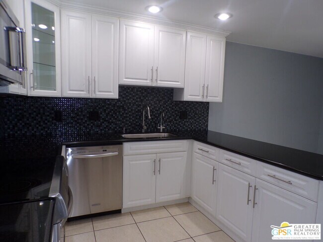 Building Photo - 2559 Whitewater Club Dr