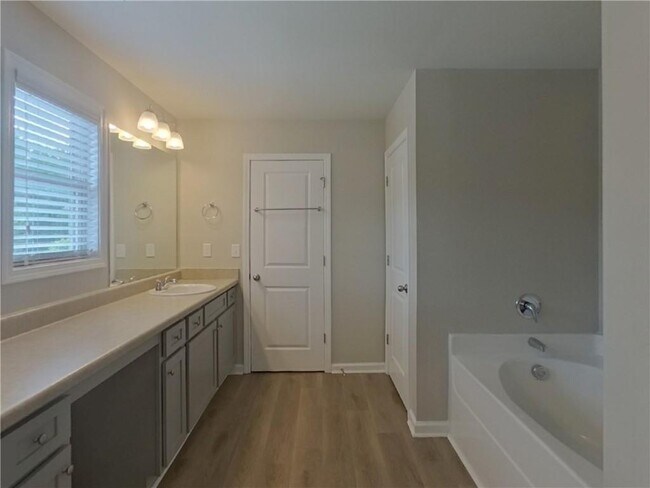 Building Photo - 730 Ireland Ln