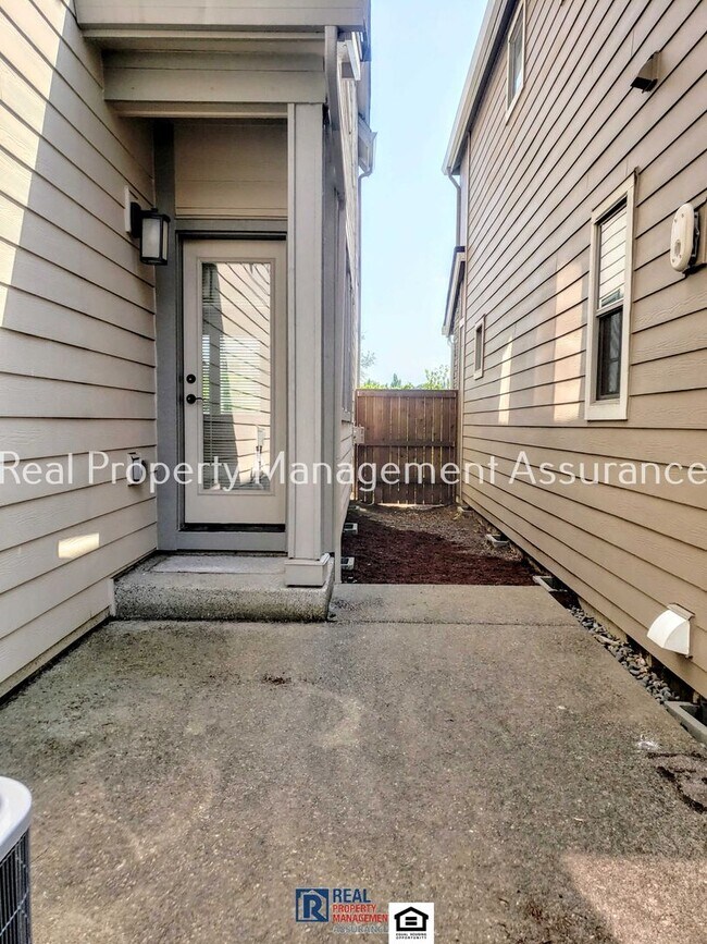 Building Photo - 15079 NW Rossetta St