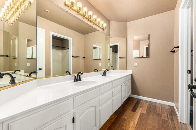 Building Photo - 11238 N 128th Pl