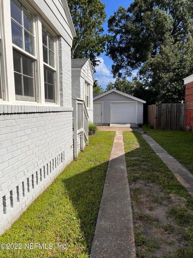 Building Photo - 4743 Kerle St