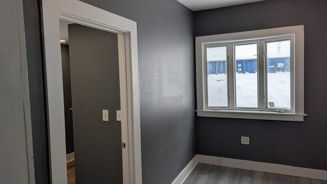 Building Photo - 812 E 3rd St