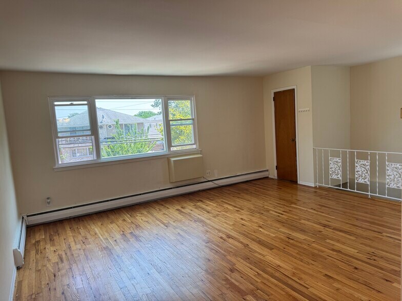 Building Photo - 9419 Avenue J