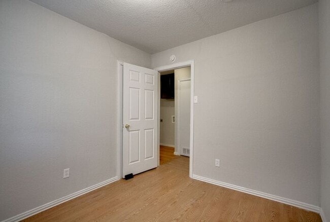 Building Photo - No Application Fees* $500 off 1st months r...