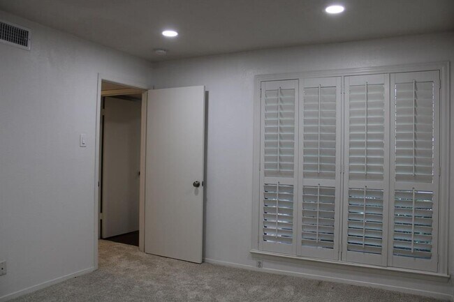 Building Photo - 6060 Birchbrook Dr