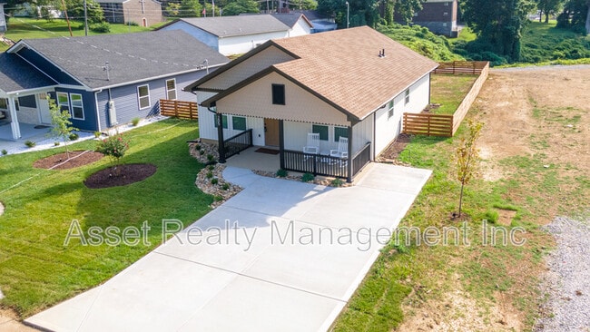 Building Photo - 205 Kingwood Rd