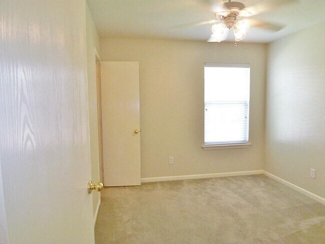 Building Photo - 7335 Kransburg Ranch Dr