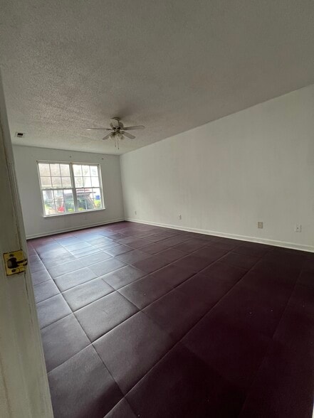Building Photo - 3045 Holly Brook Cir NE