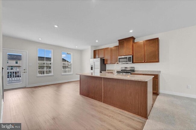 Building Photo - 66 SPYGLASS HILL Dr