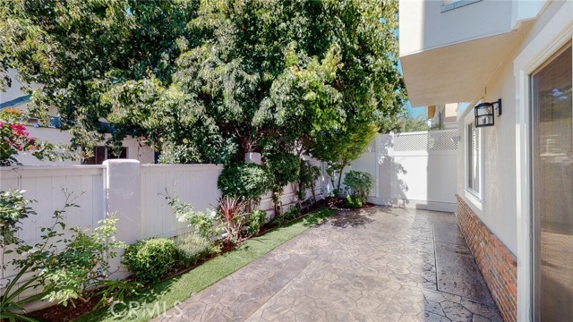 Building Photo - 1102 Slauson Ln