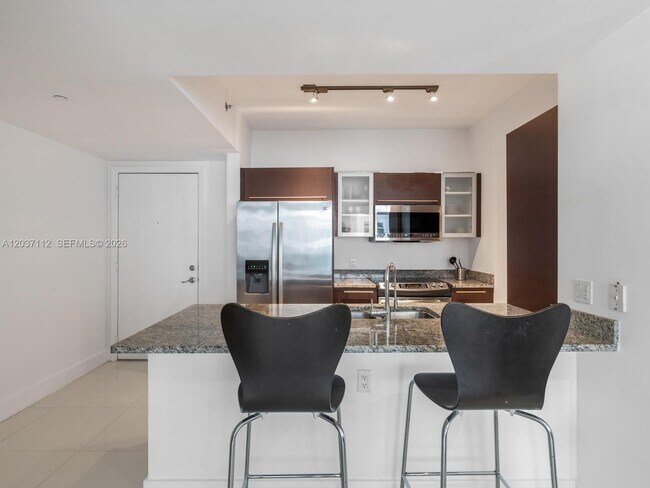 Building Photo - 950 Brickell Bay Dr
