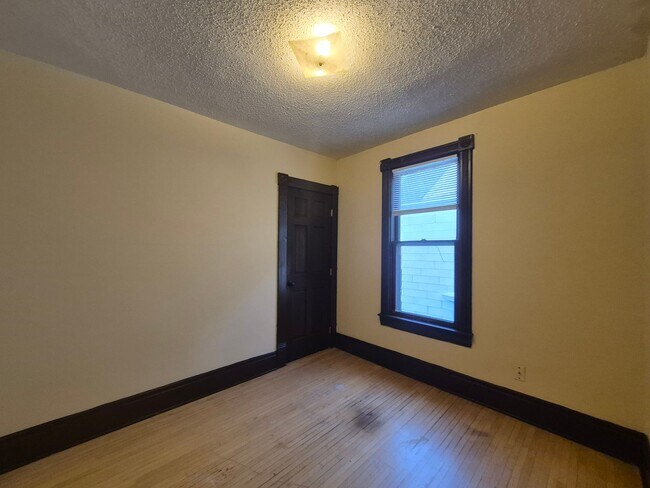 Building Photo - 763 Tuscarora Ave W