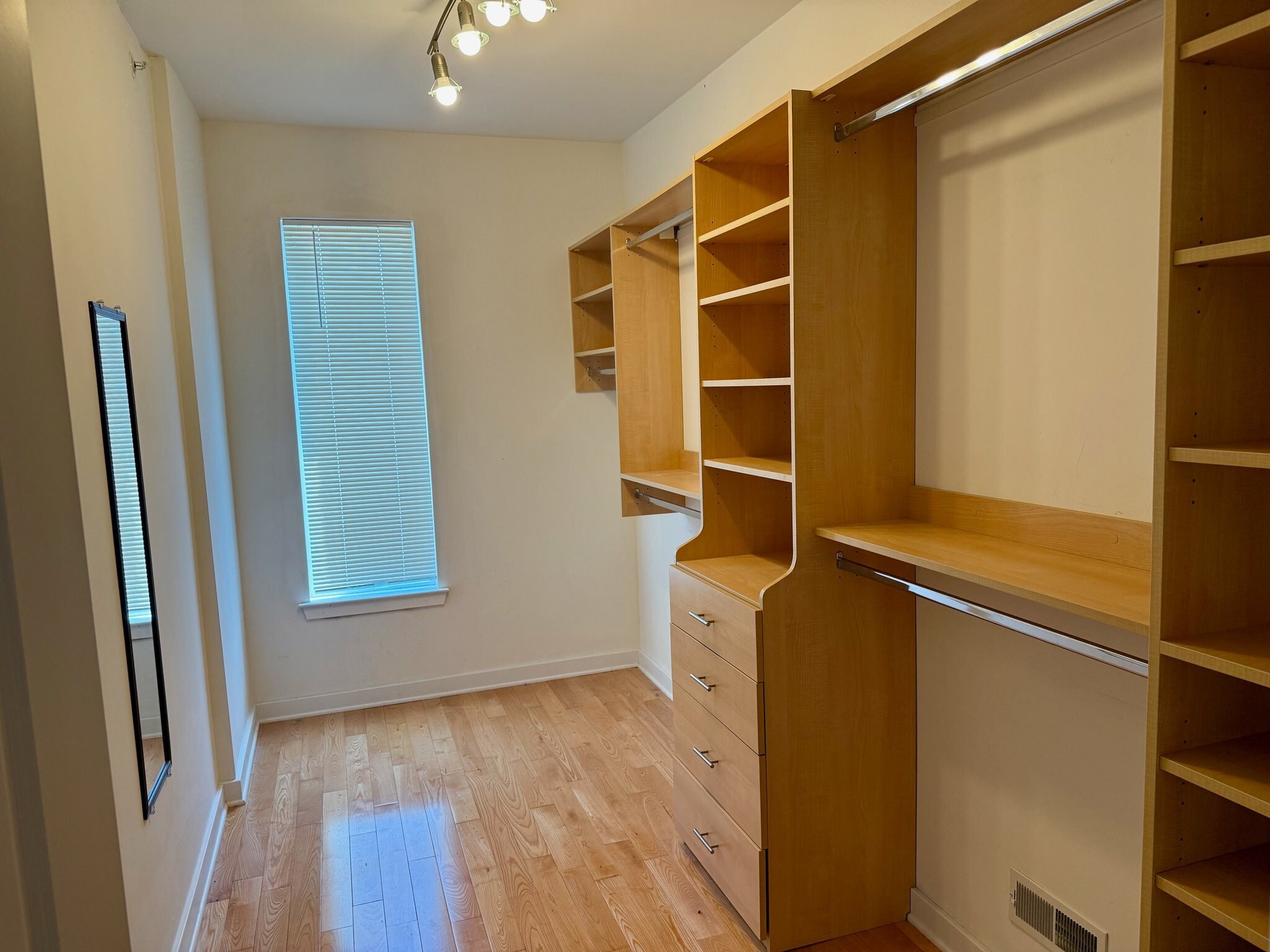 Building Photo - 115 Haines St