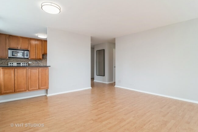 Building Photo - 70 W Burton Pl