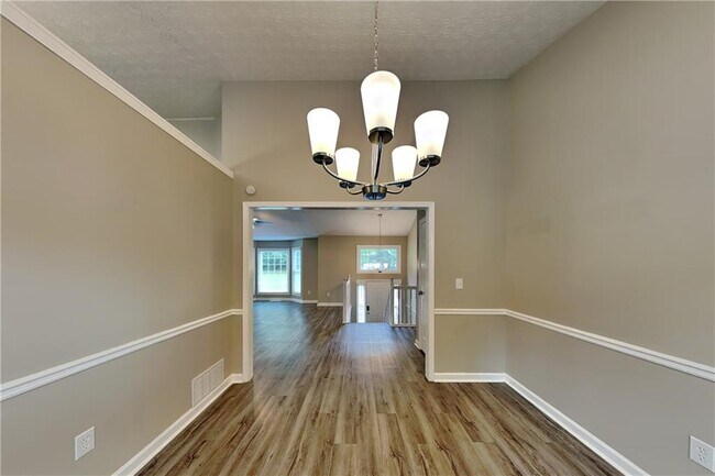 Building Photo - 629 Glendale Forest Dr