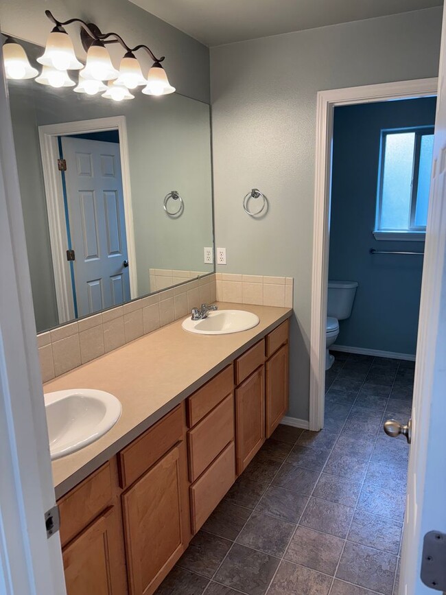 Building Photo - Bend Home with Fully Fenced Backyard and P...