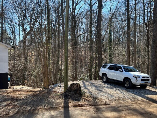 Building Photo - 5485 Mercedes Dr