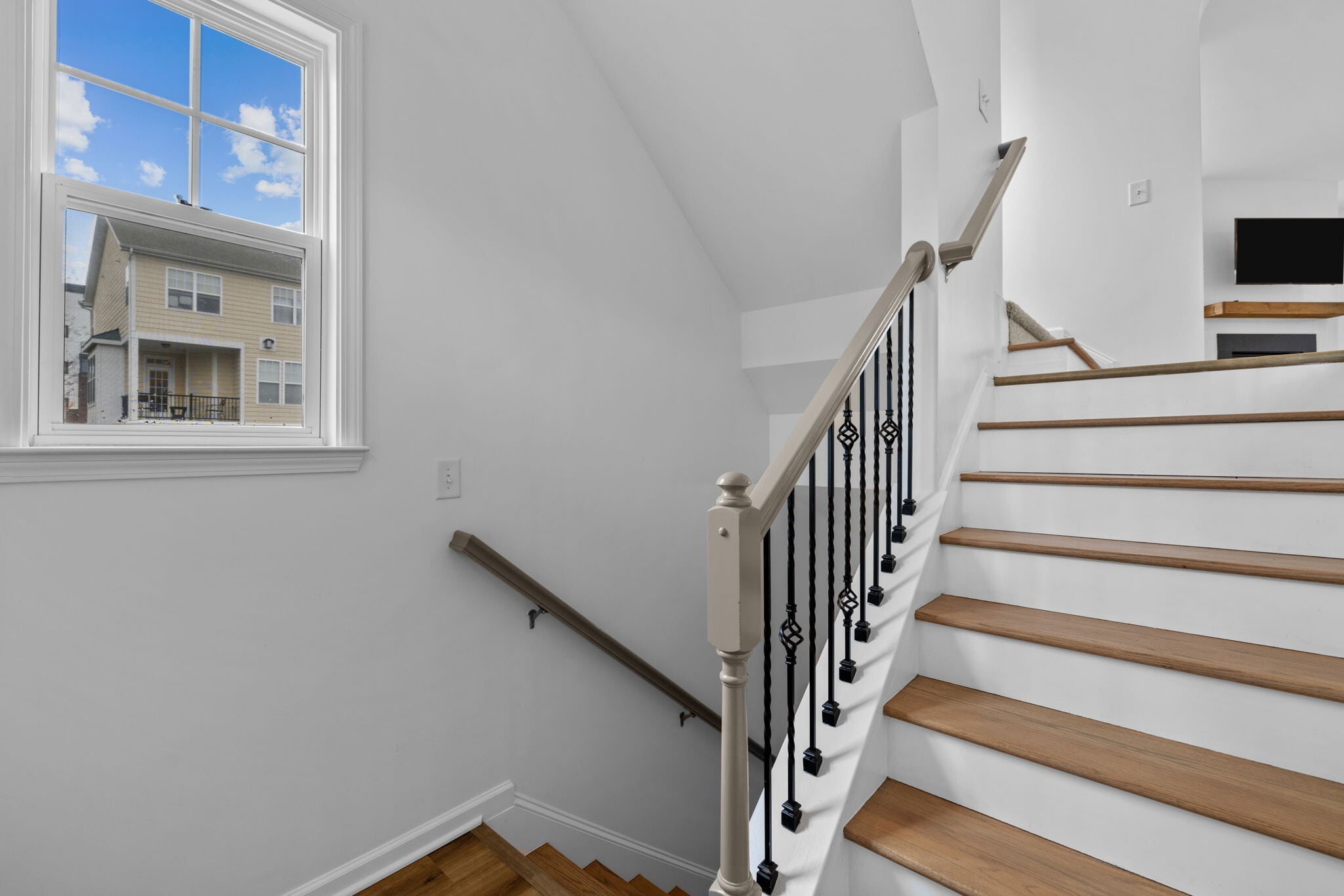 Building Photo - 10122 Glen Autumn Rd