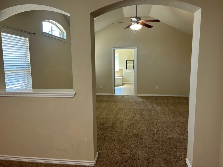 Building Photo - 2006 Deer Field Way