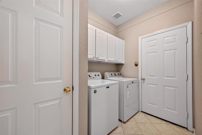 Building Photo - 7914 Loyel Pointe Dr