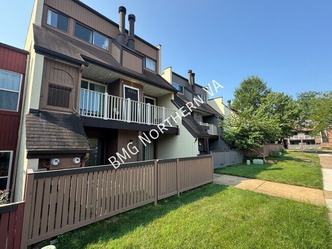 Building Photo - 8056 Pantano Pl