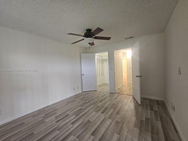 Building Photo - 9999 Summerbreeze Dr