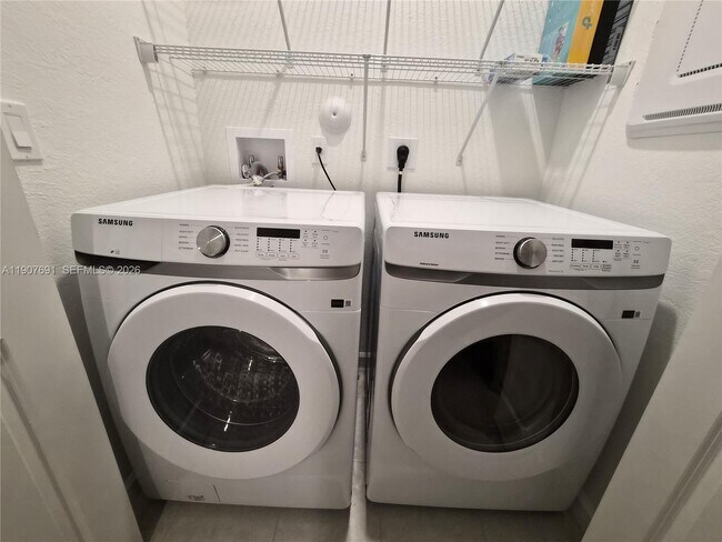 Building Photo - 2741 NW 55th Way