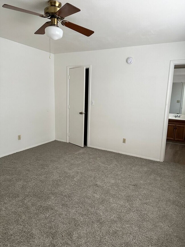 Building Photo - Unique 3 bedroom / 3 bathroom with Private Pool