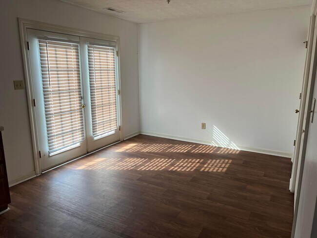 Building Photo - 510 Lost Cir