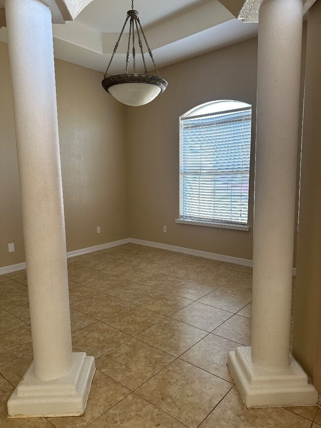 Building Photo - 4007 Zuley St