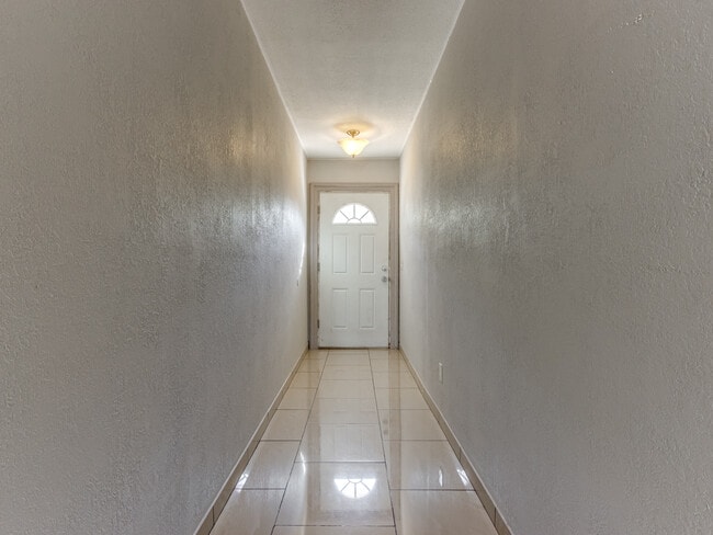 Building Photo - 1131 S Miles Ave