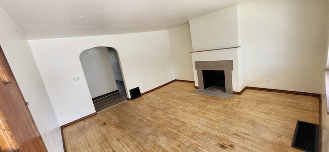 Building Photo - Single Level 2 Bed Half-Duplex
