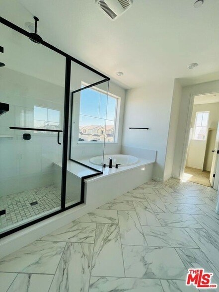 Building Photo - 1605 Plumas Dr