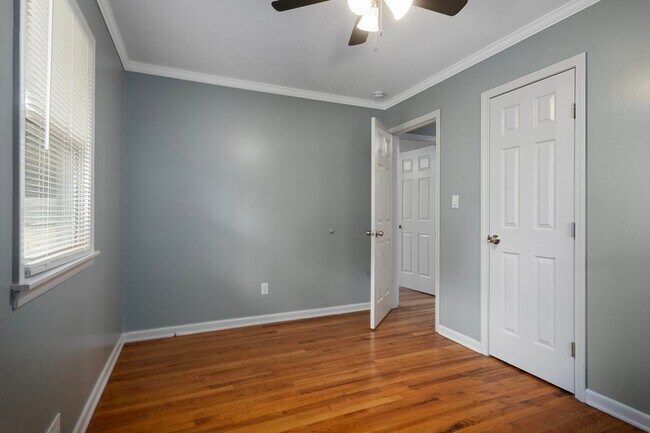 Building Photo - 622 NW Kay Dr