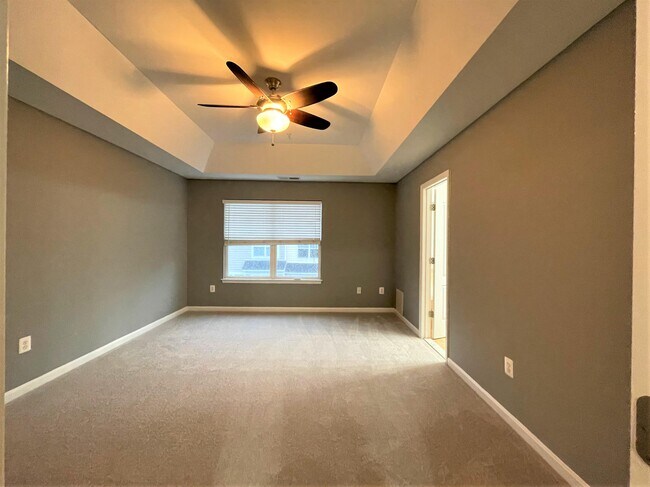 Building Photo - 400 Ava Way NE