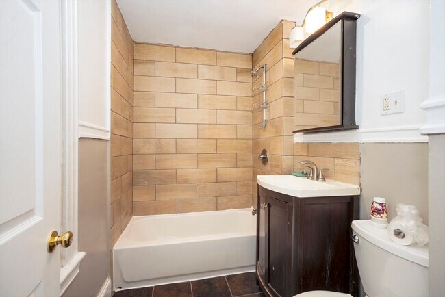 Building Photo - 117 Medford St