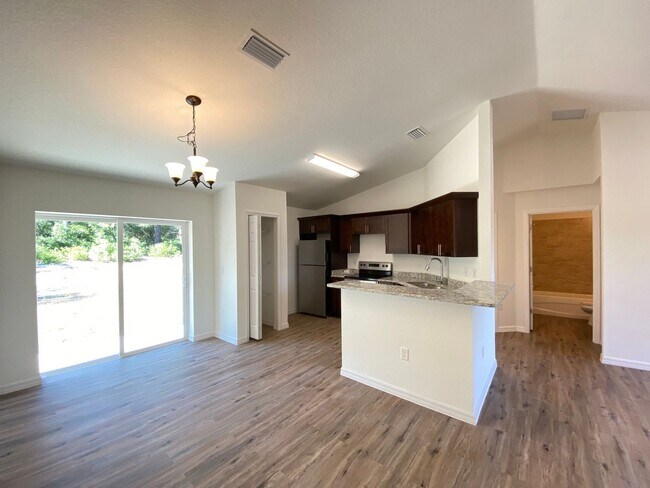 Building Photo - Custom Home - Desirable SW Ocala neighborhood 3/2/2 ** Wont Last**