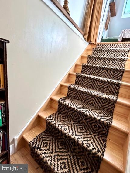 Building Photo - 264 Lake St