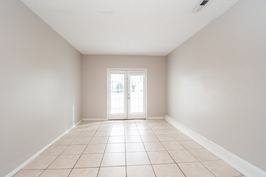 Building Photo - 2633 River Meade Way