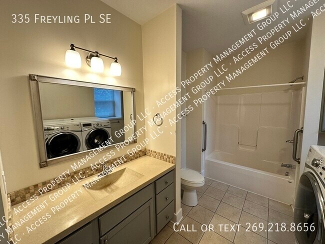 Building Photo - 335 Freyling Pl SE