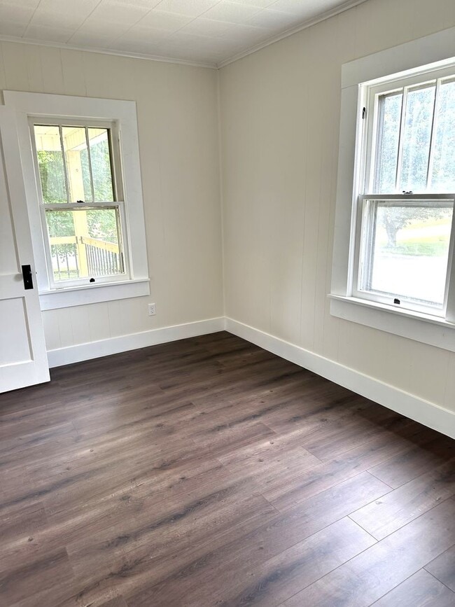 Building Photo - IMMACULATE, completely remodeled, one leve...