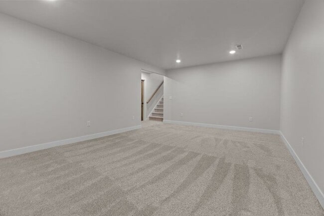 Building Photo - Beautiful New Executive Duplex