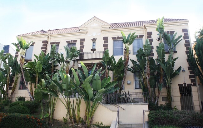 Building Photo - 162 N Kenmore Ave