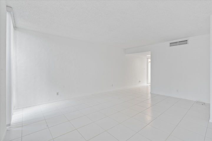 Building Photo - 609 Bridgewood Dr