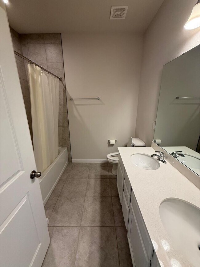 Building Photo - Beautiful 3BR/3BA Home in Creekside