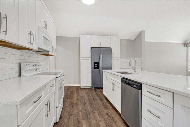 Building Photo - 522 Country Ln